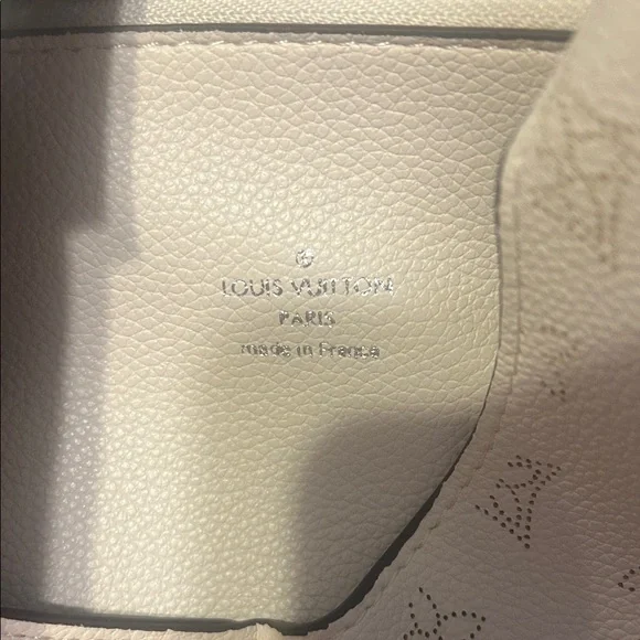 Chic White Monogram Hobo Bag - Picture 6 of 7